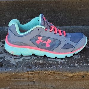 Youth Under Armour Sneakers Size 6.5Y